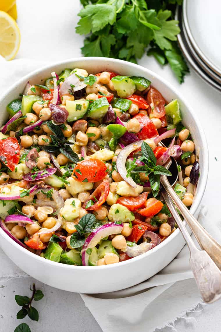 GREEK CHICKPEA SALAD