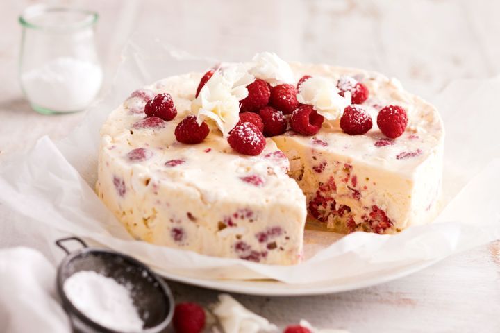 Raspberry meringue ice-cream cake Raspberry meringue ice-cream cake