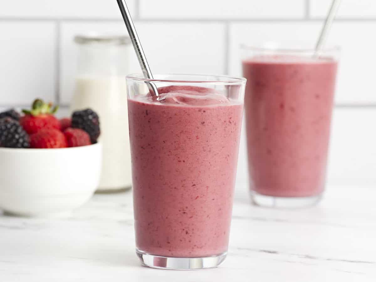Mixed-Berry Breakfast Smoothie