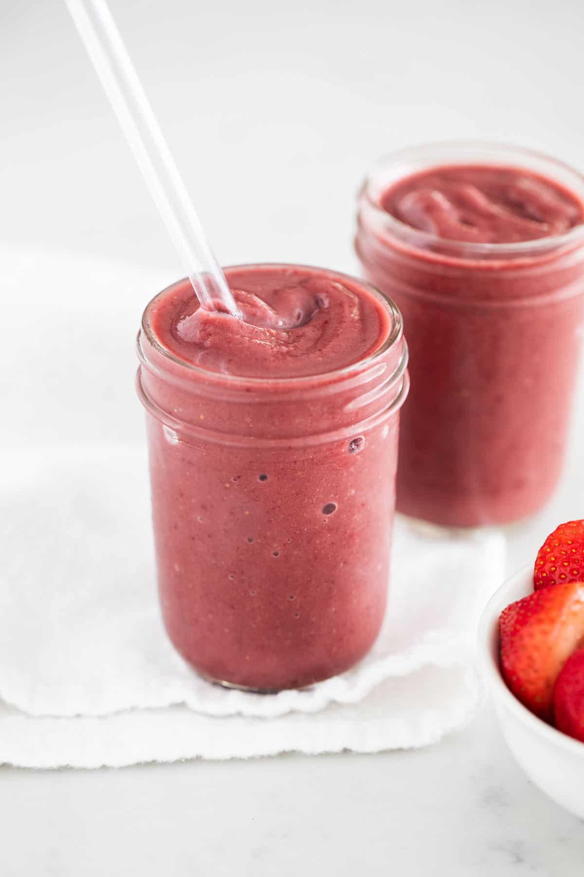 STRAWBERRY ACAI SMOOTHIE